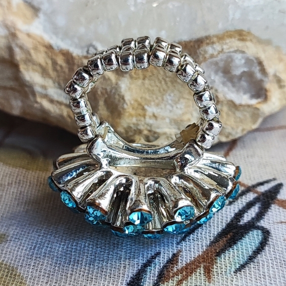 AQUA Vibrant Atomic Starburst Pastel Silver Tone Stretchy Band Size 8 Ring - Picture 6 of 7